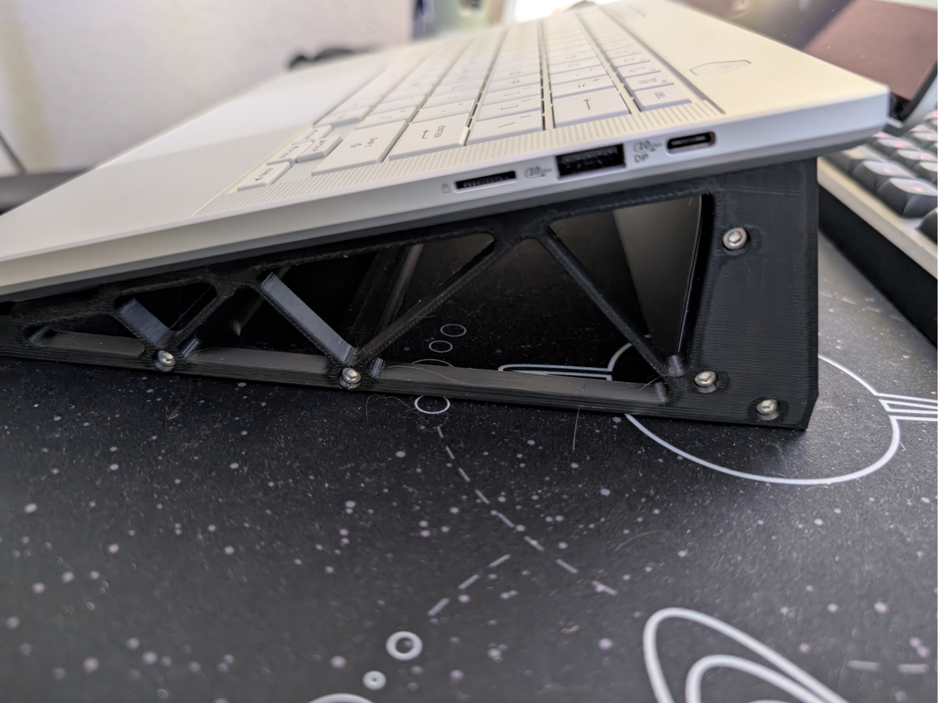 Asus Zephyrus G14 (2024) Stand, Heat Separator