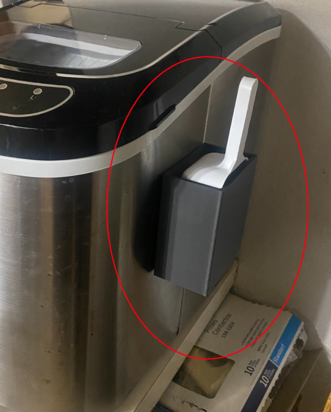 Ice scooper holder