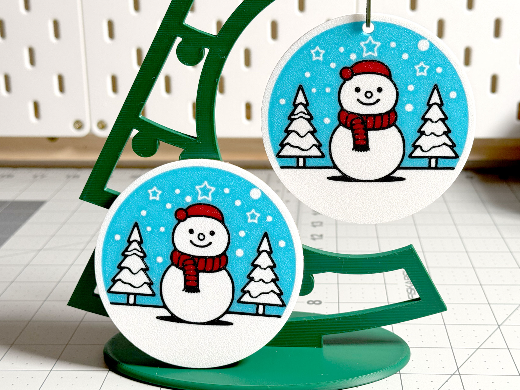 Winter Snowman - Christmas Ornament / Coaster