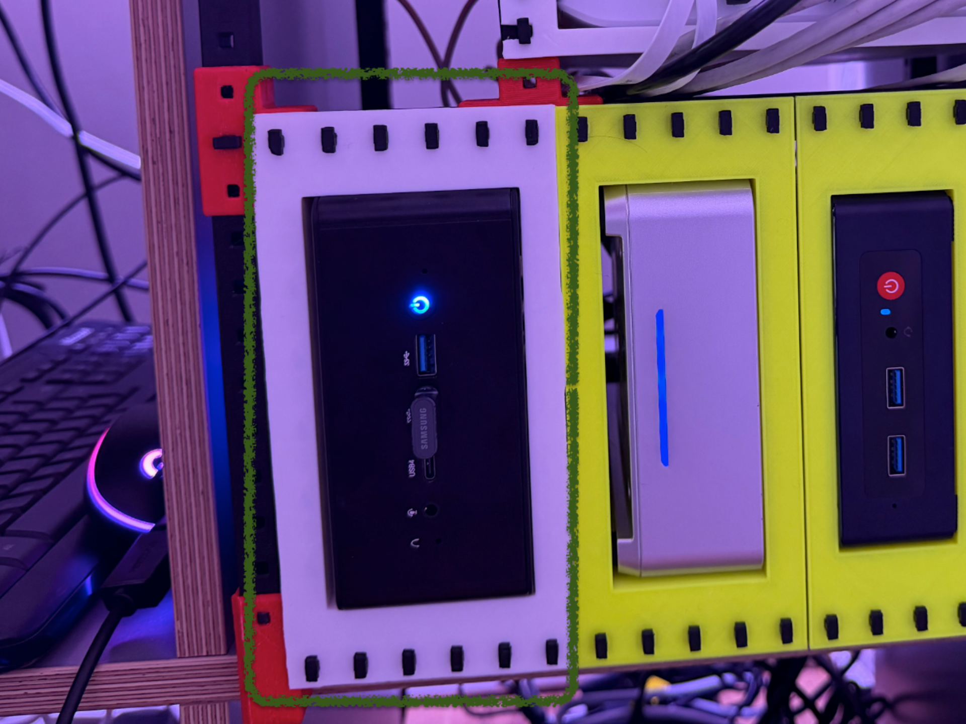 HomeRacker - Rack Mount for MINIS FORUM UM780