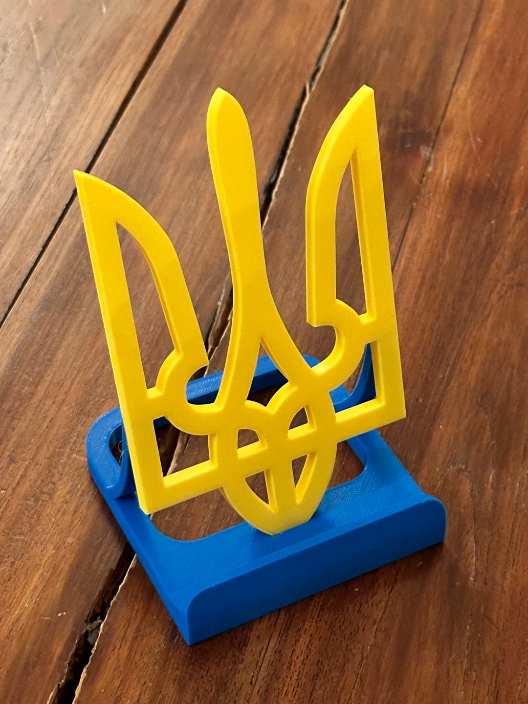 Phonestand for Ukraine