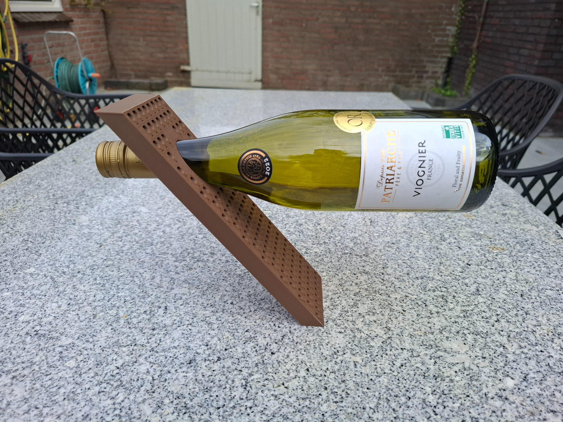 Balancing Wine Bottle Holder - Wine Glass Pattern