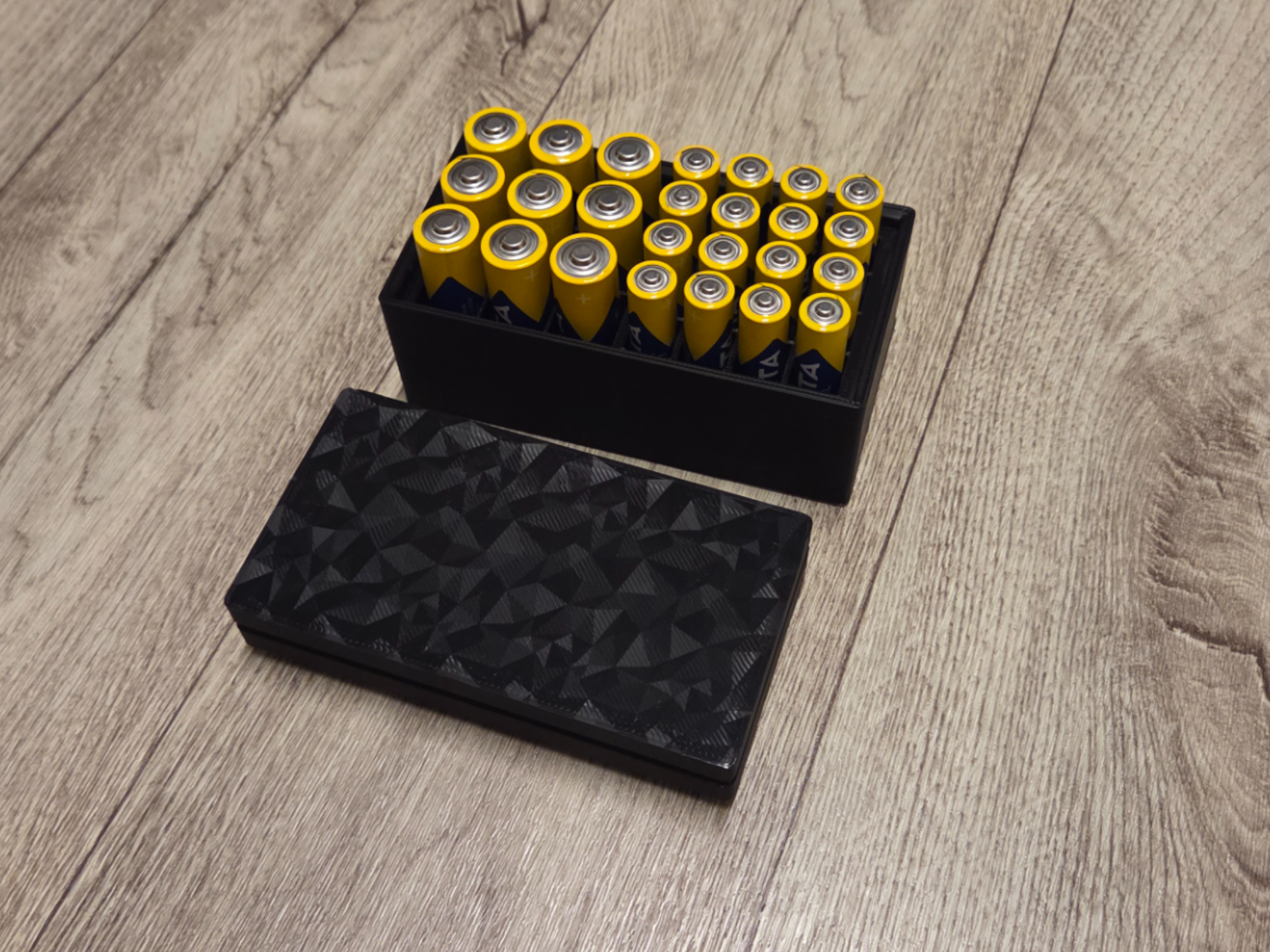 Battery Transport Box – 9 AA and 16 AAA Batteries