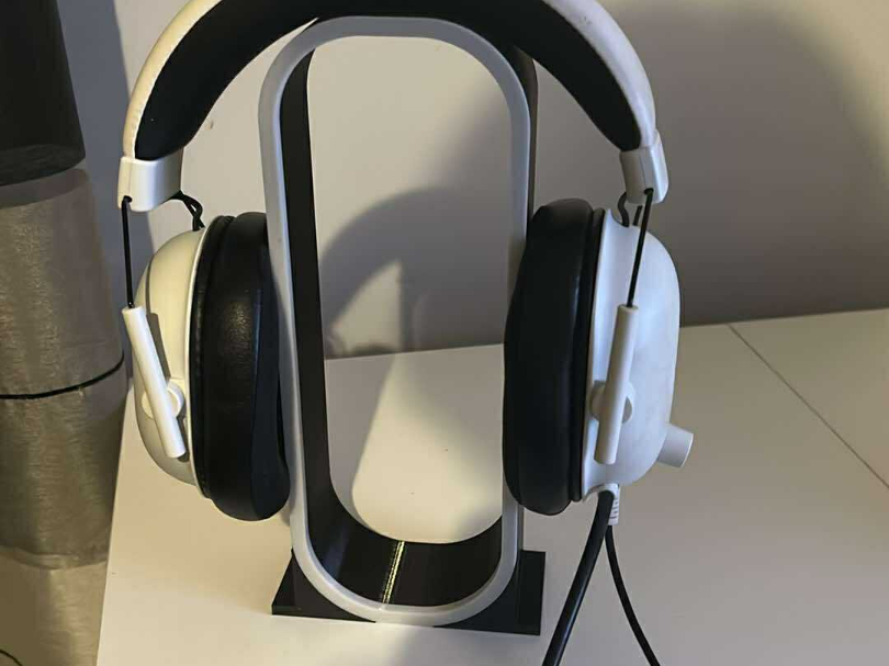 Minimalistic headphone stand