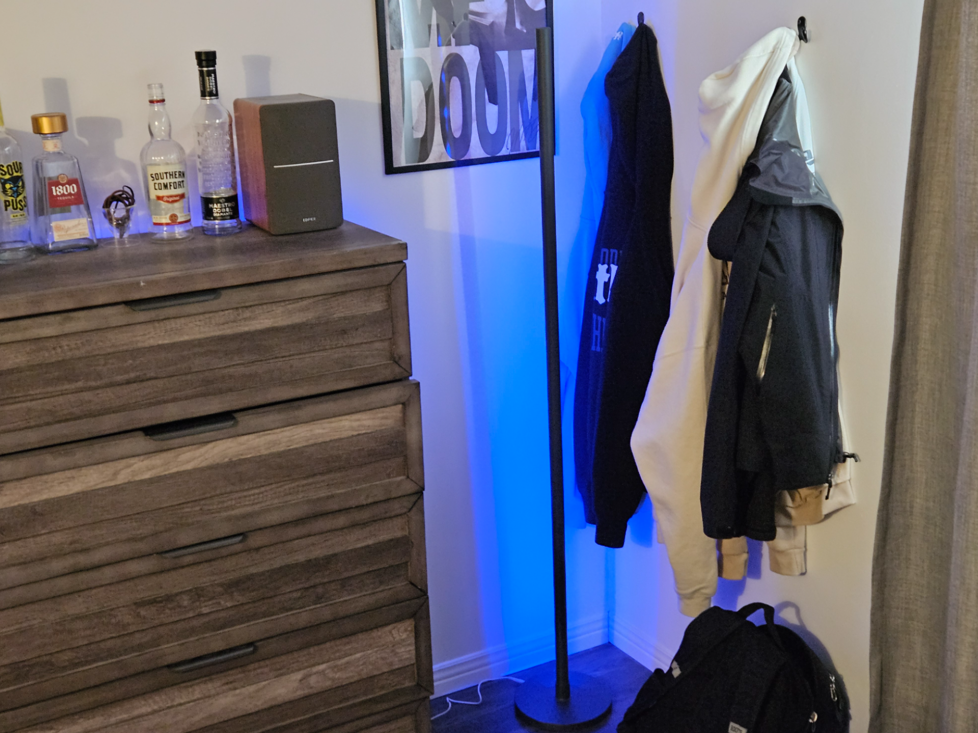 Sleek LED Floor Lamp