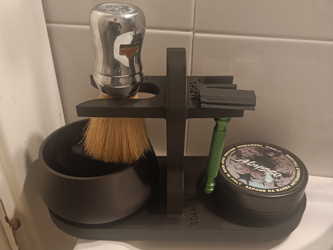 Brush and safety razors stand