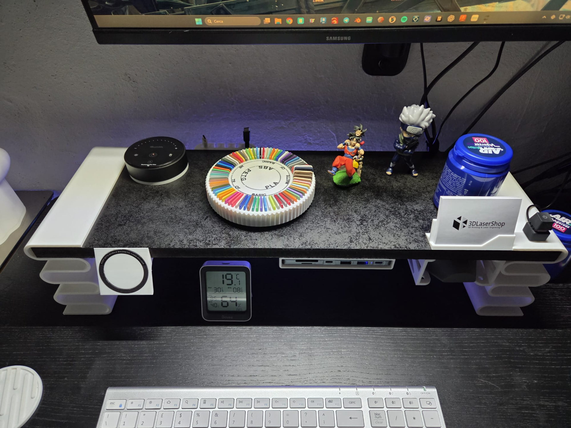 Desktop organizer: The Hybrid Workspace