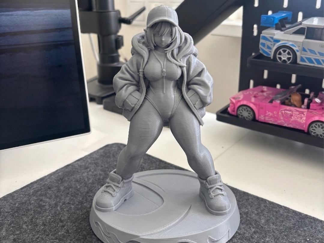 Street Style Girl - Modern Urban Figurine