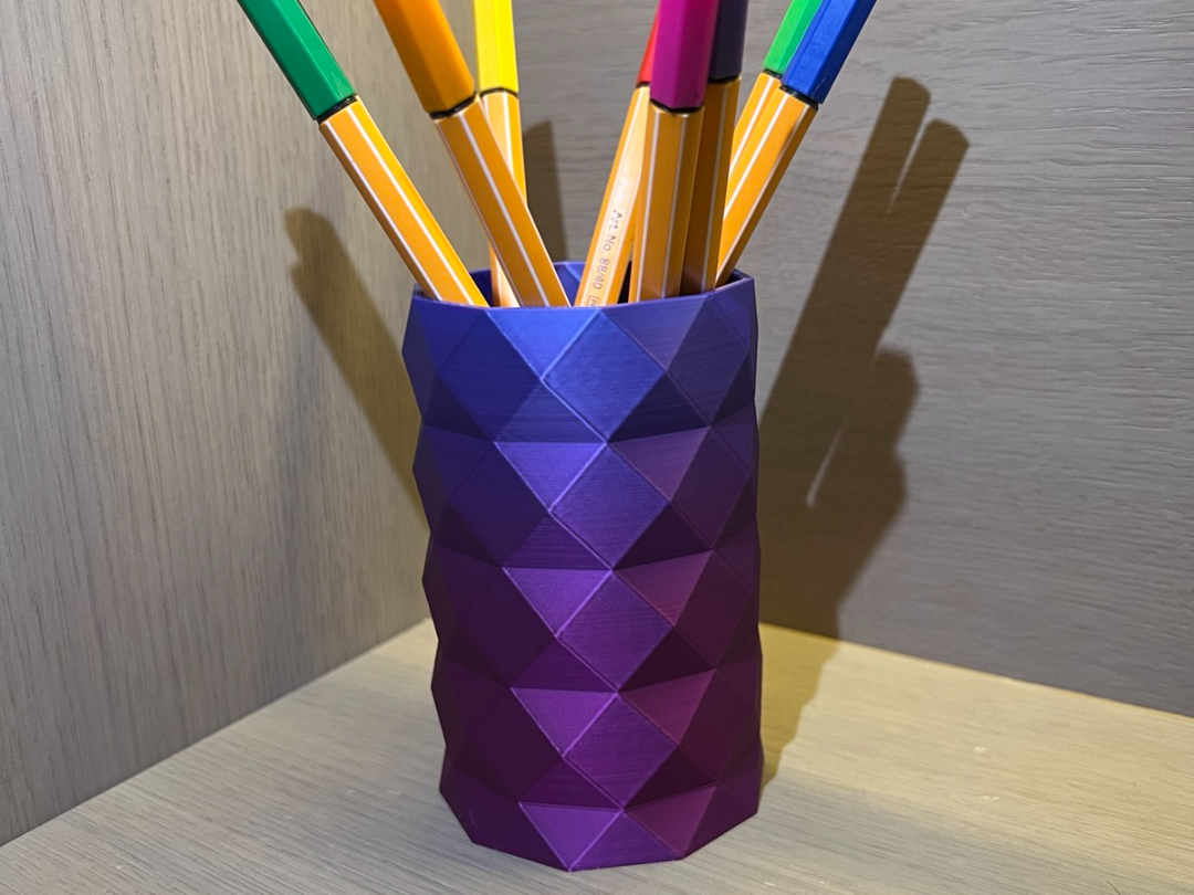 pencil holder modern (Public Domain)