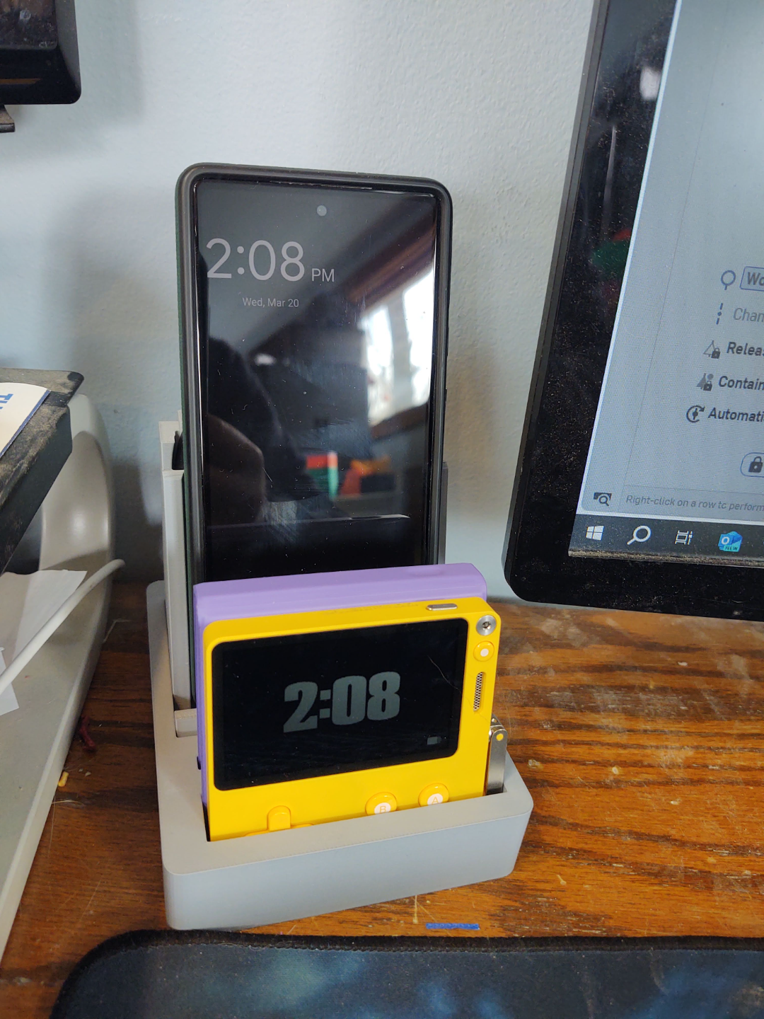 Pixel 6a Qi Charge Stand with play.date storage