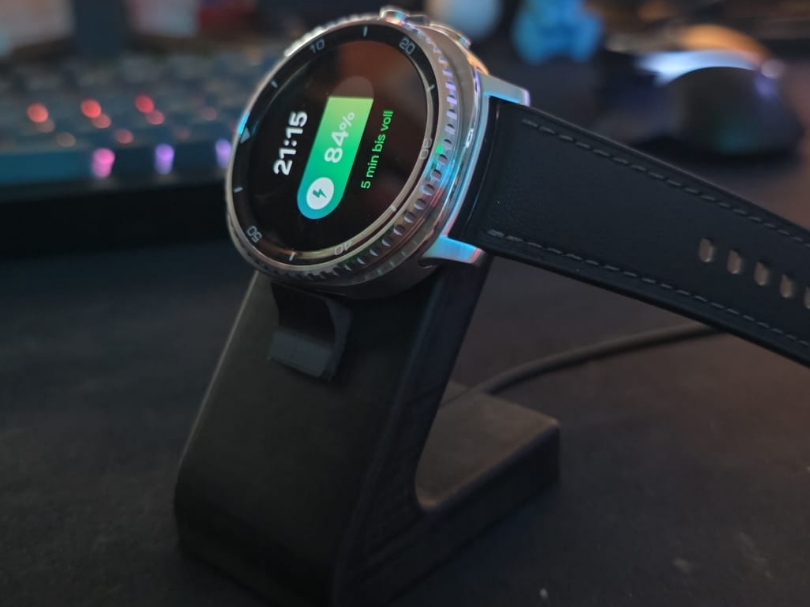 Samsung Galaxy Watch 8 Classic Charging Stand