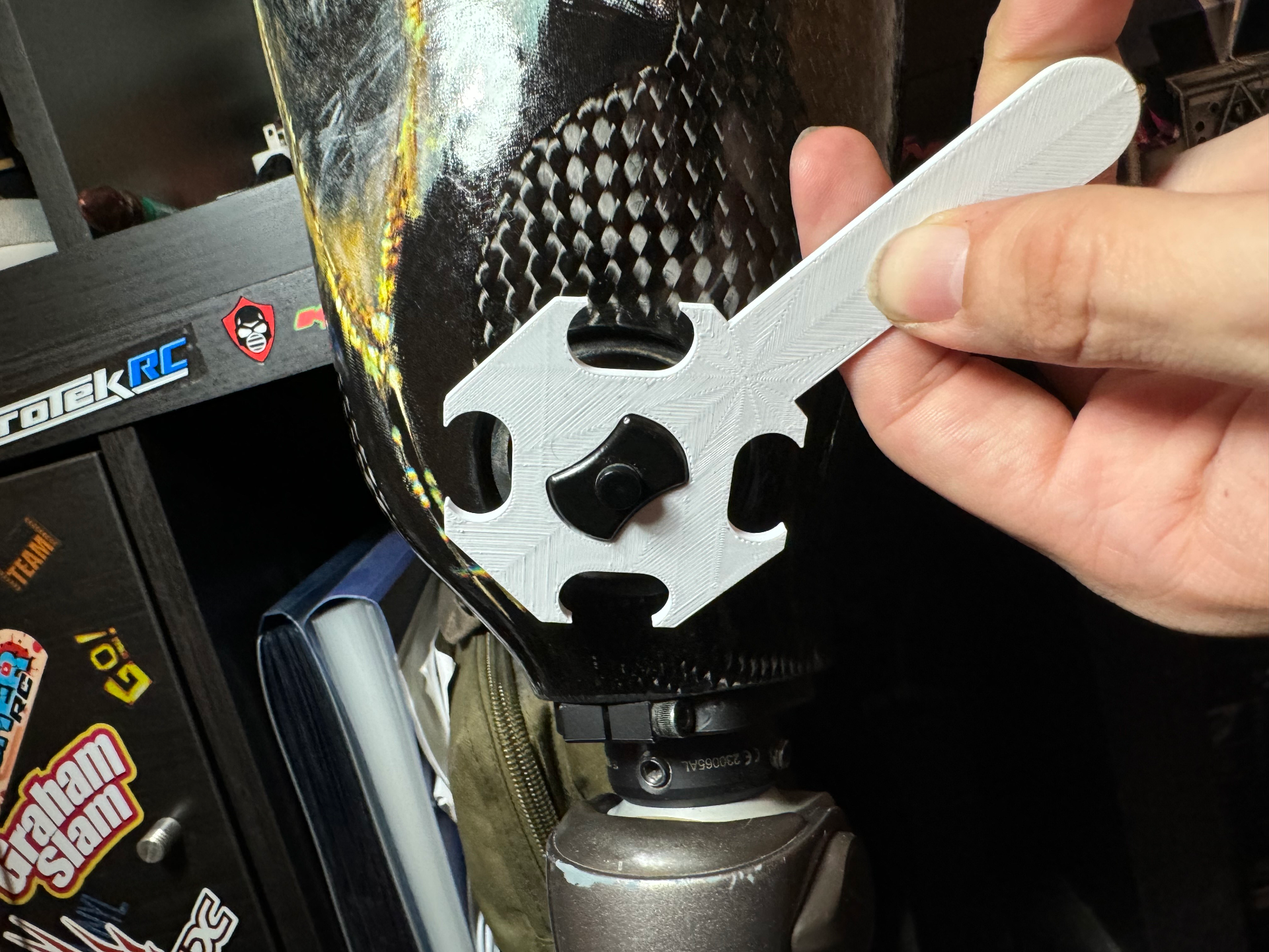 Prosthetic suction release valve wrench