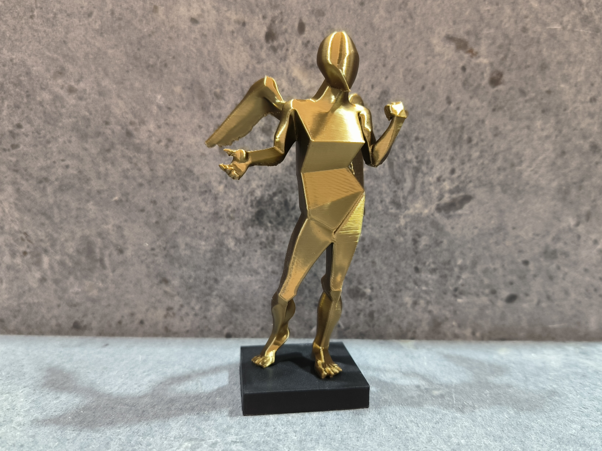 Salvador Dali kubistischer Engel   Low Poly