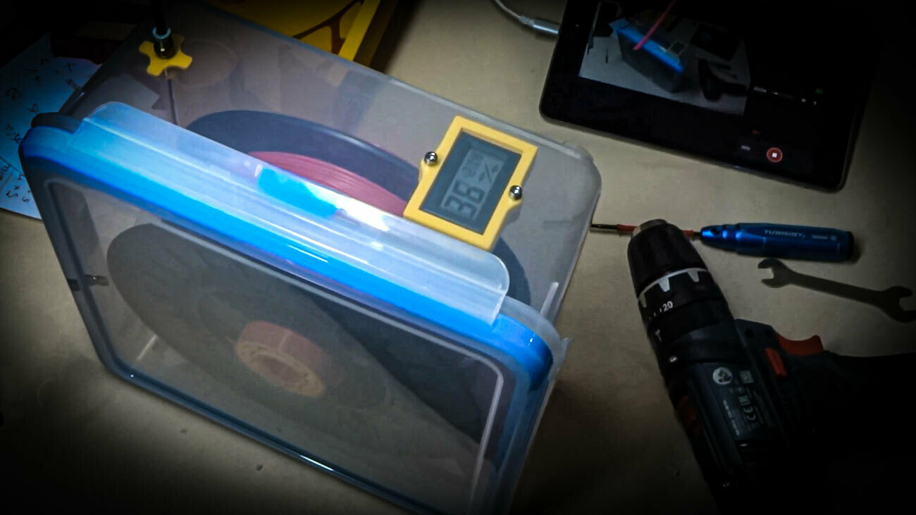 FILAMENT DRYBOX WITH MOISTURE METER AND 3D PRINTED BEARINGS