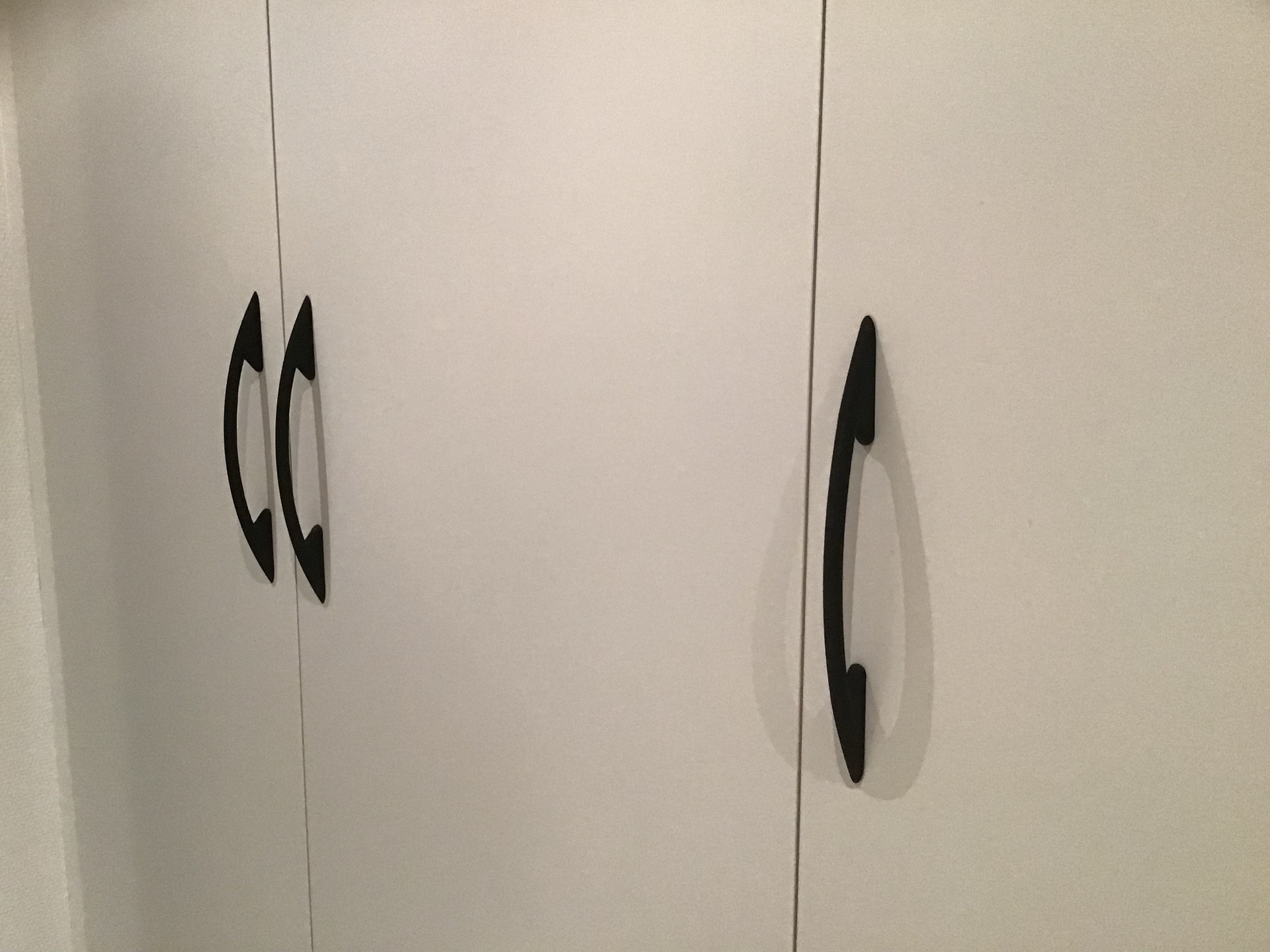 Door handle for closet