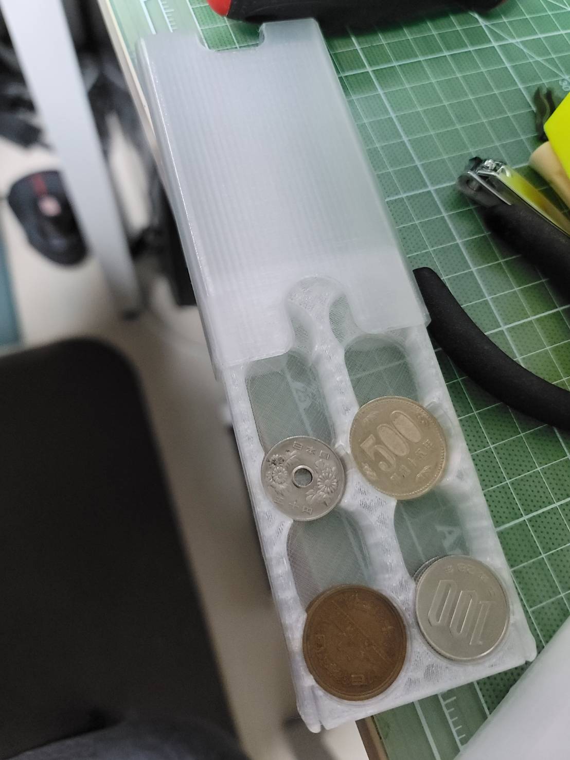 Portable Japanese Yen Coin Case