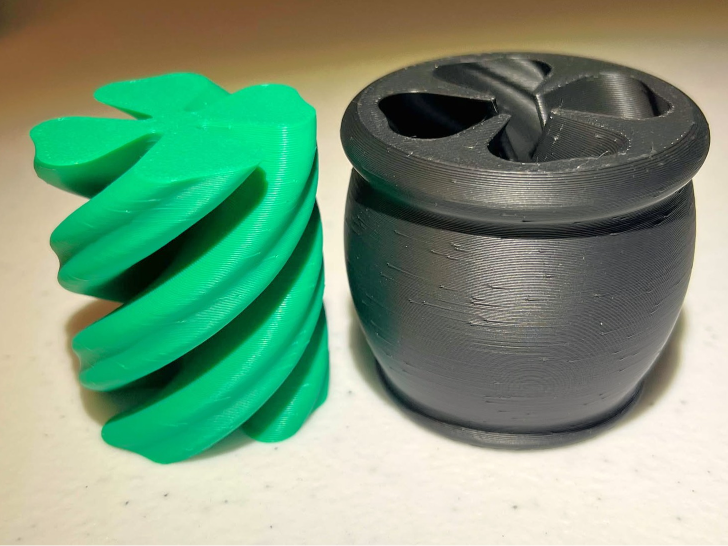 Impossible passthrough 4-leaf clover in a pot V2