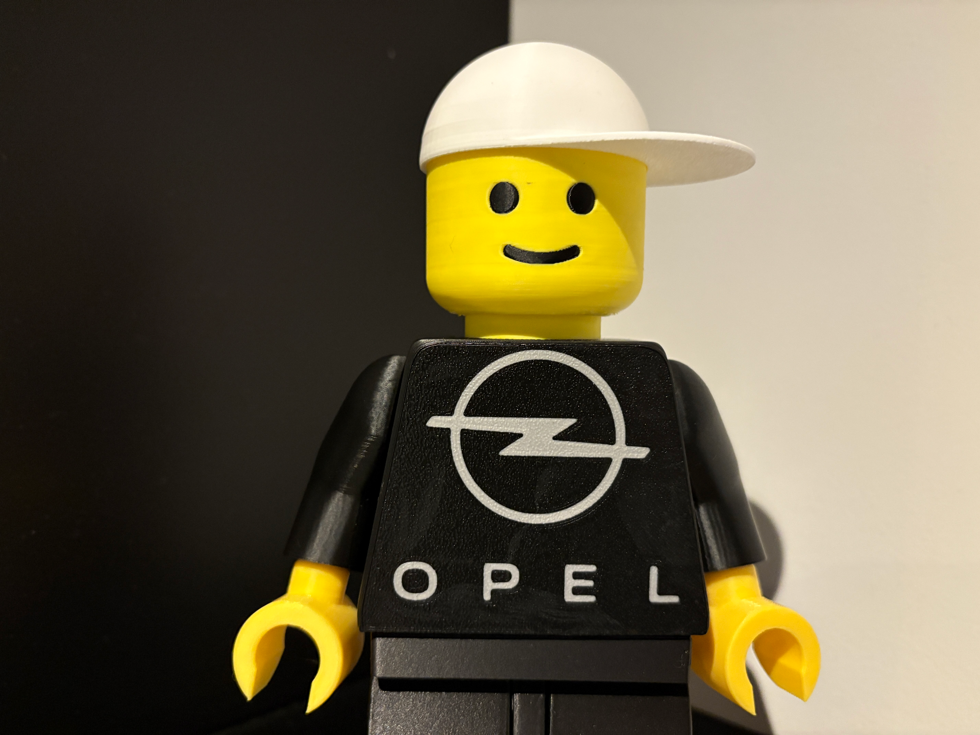 Opel Figur 20cm Brick+man