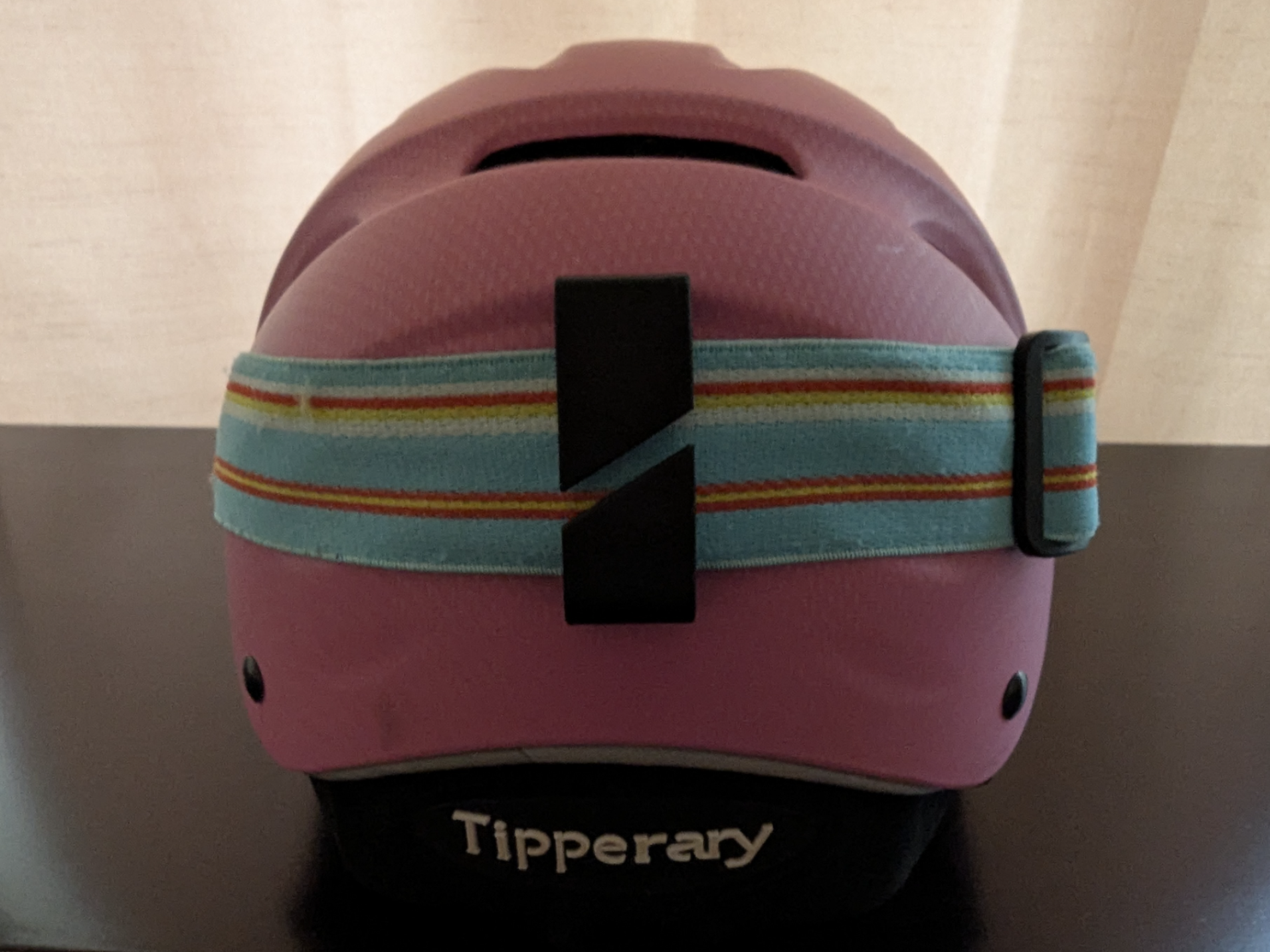Goggle clip for helmet