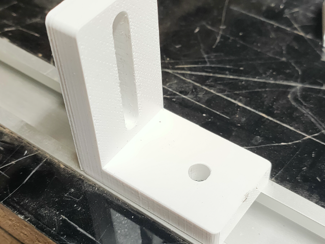 Equerre de fixation rail menuiserie T 30mm