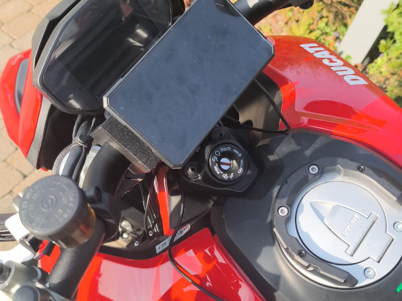 Ducati Hypermotard 950 CarPlay / Android Auto