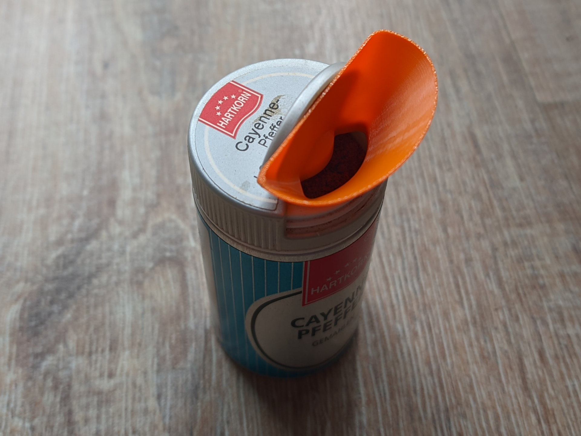 Hartkorn spice shaker refill funnel