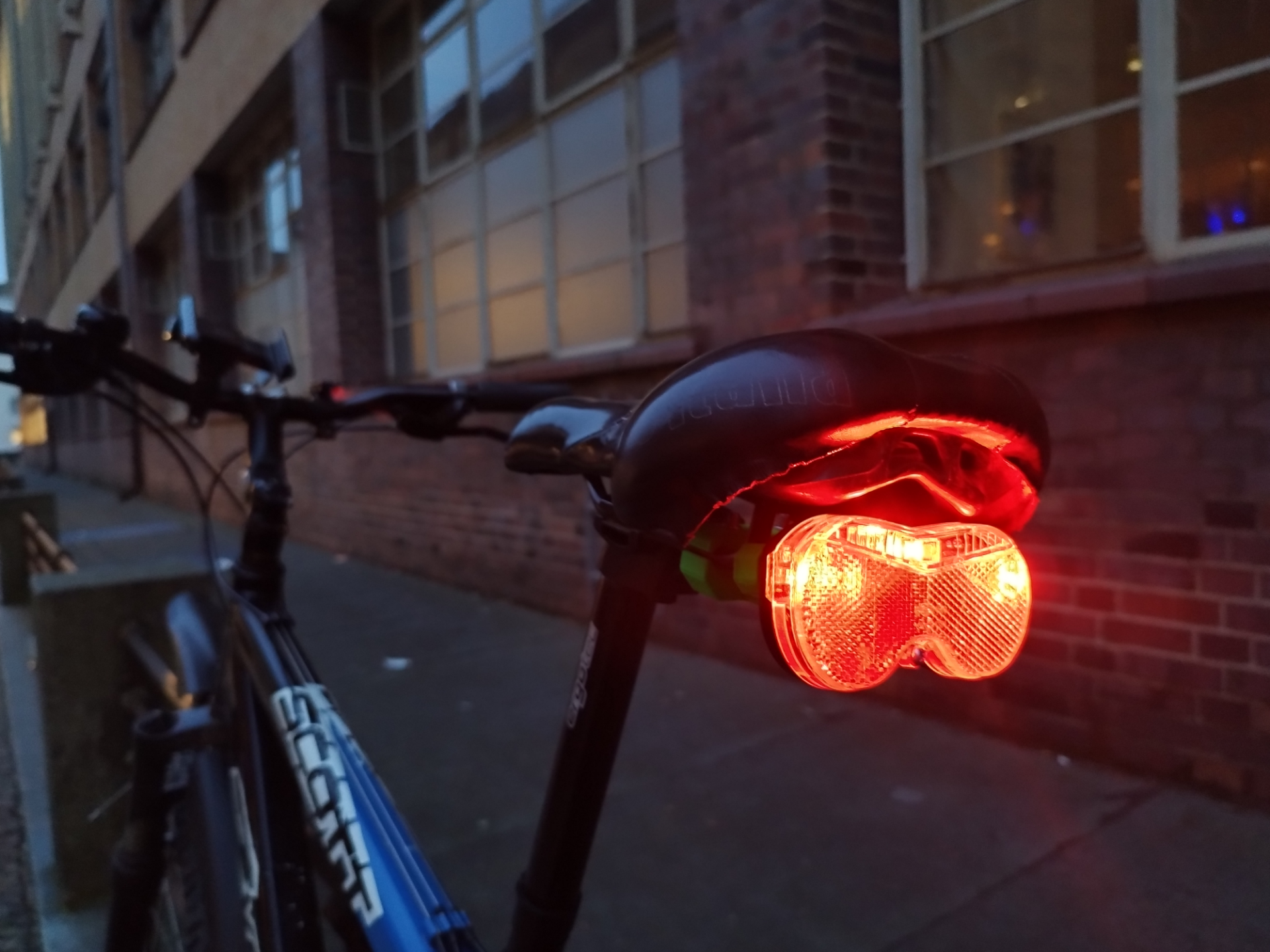 GoPro compatible saddle-mounted bike lamp holder