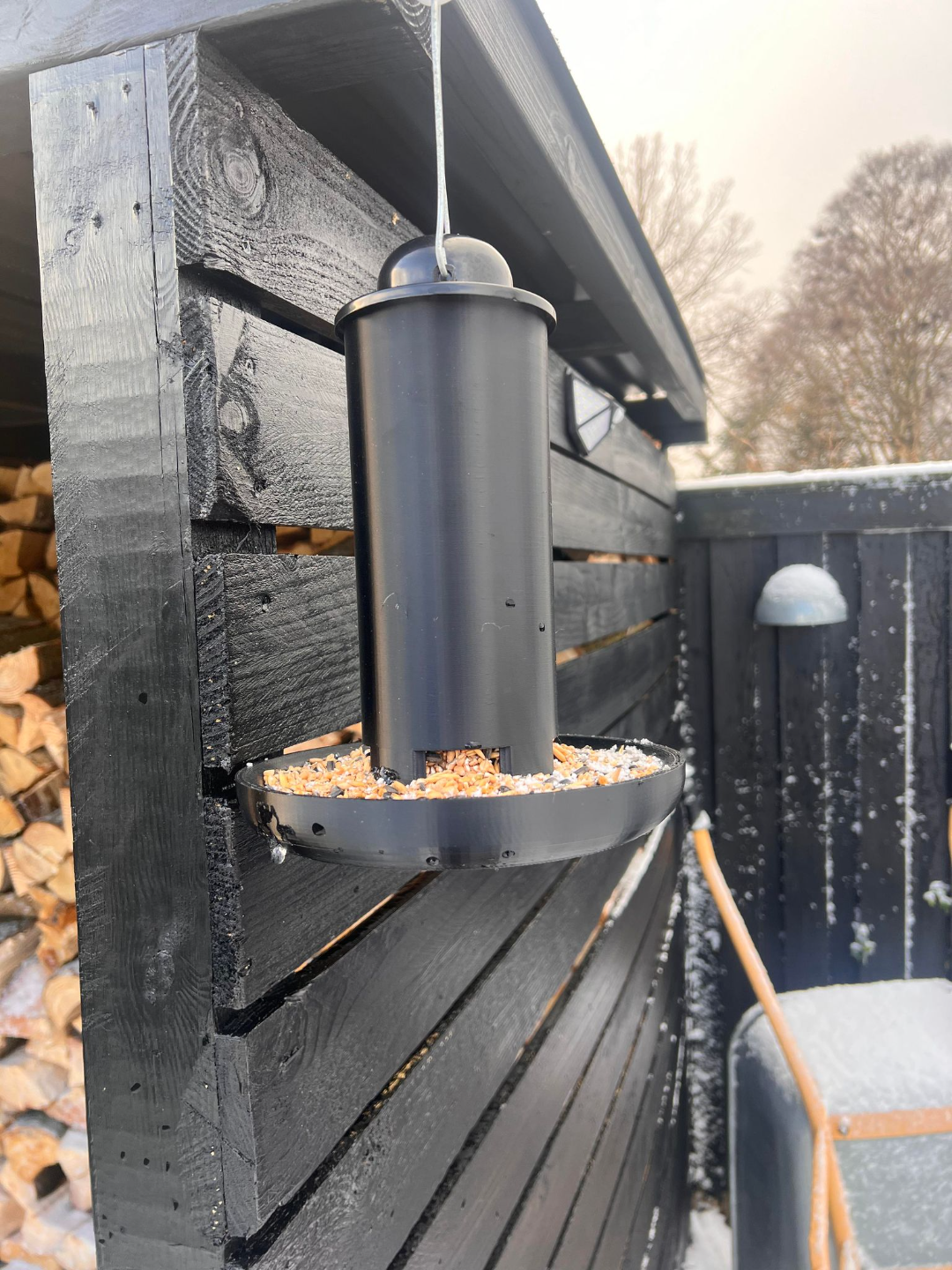 Bird feeding tower