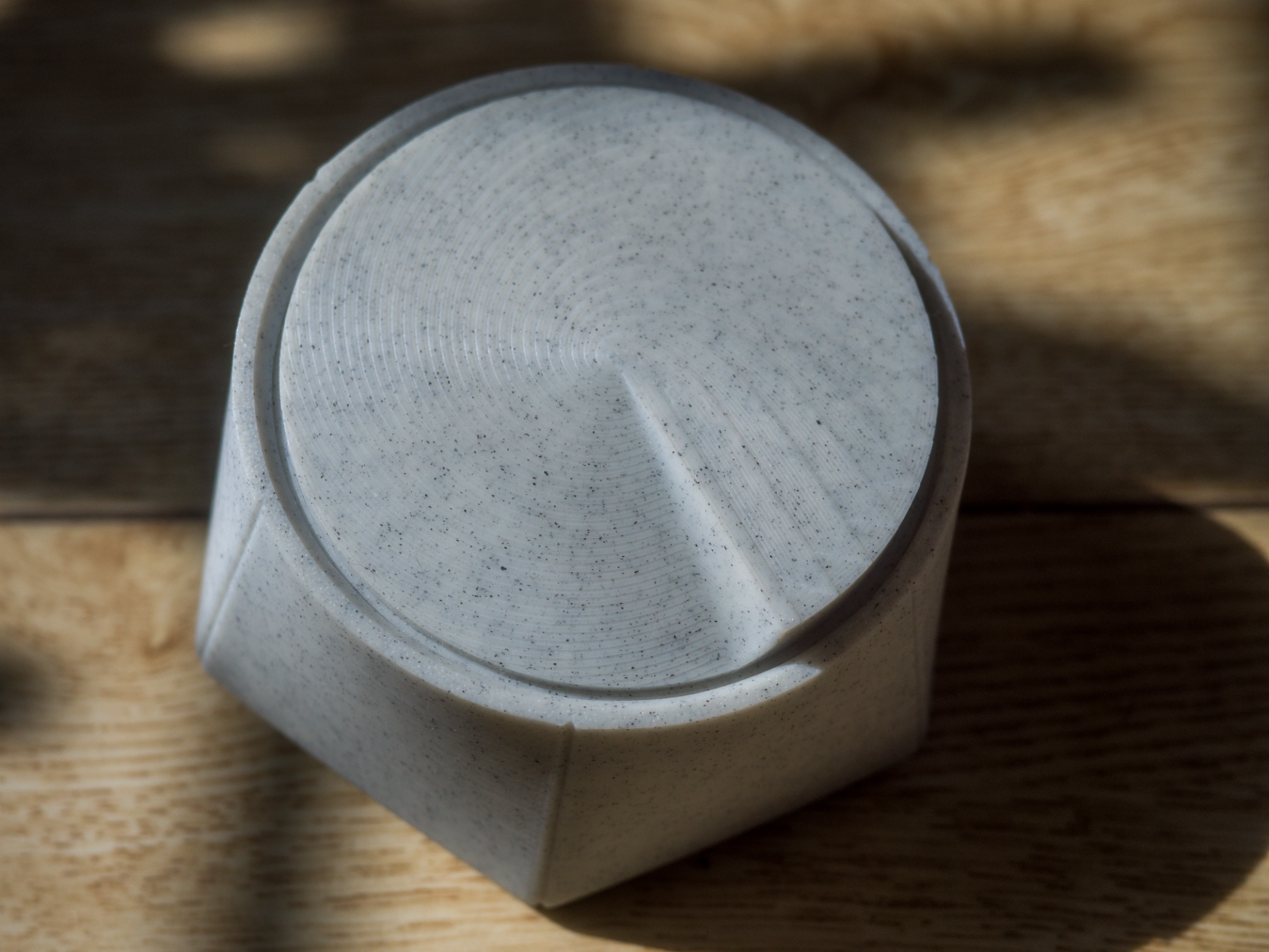 BOX with rotating lid