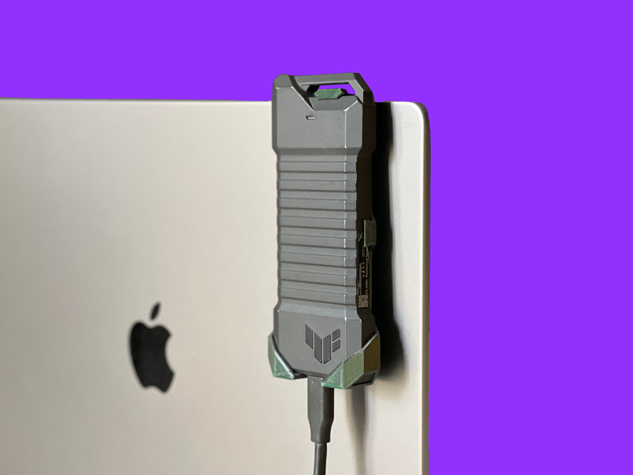 Bumper to hang on MacBook Lid  for TUF A1 SSD