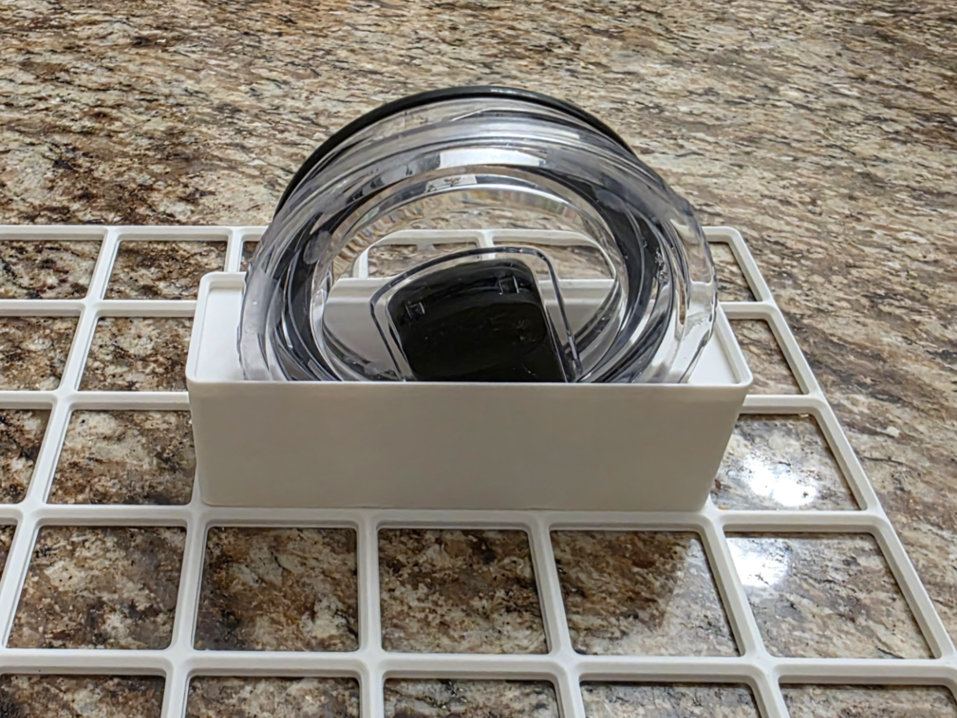 Gridfinity tray for Yeti 30 oz Stronhold lid
