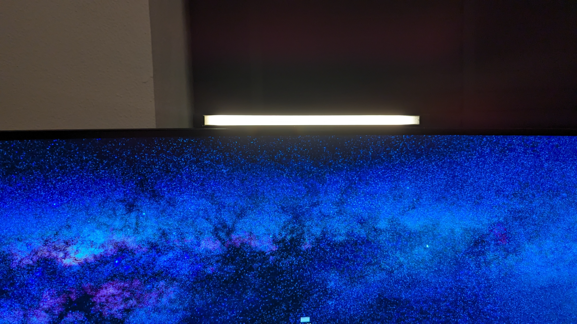 Ultra slim monitor light