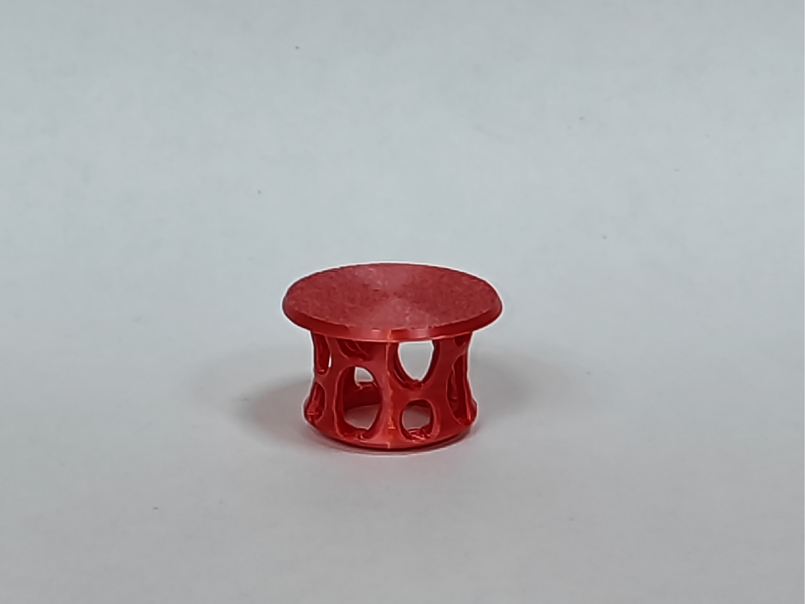 Lightweight, strong and safe handlebar end plug
