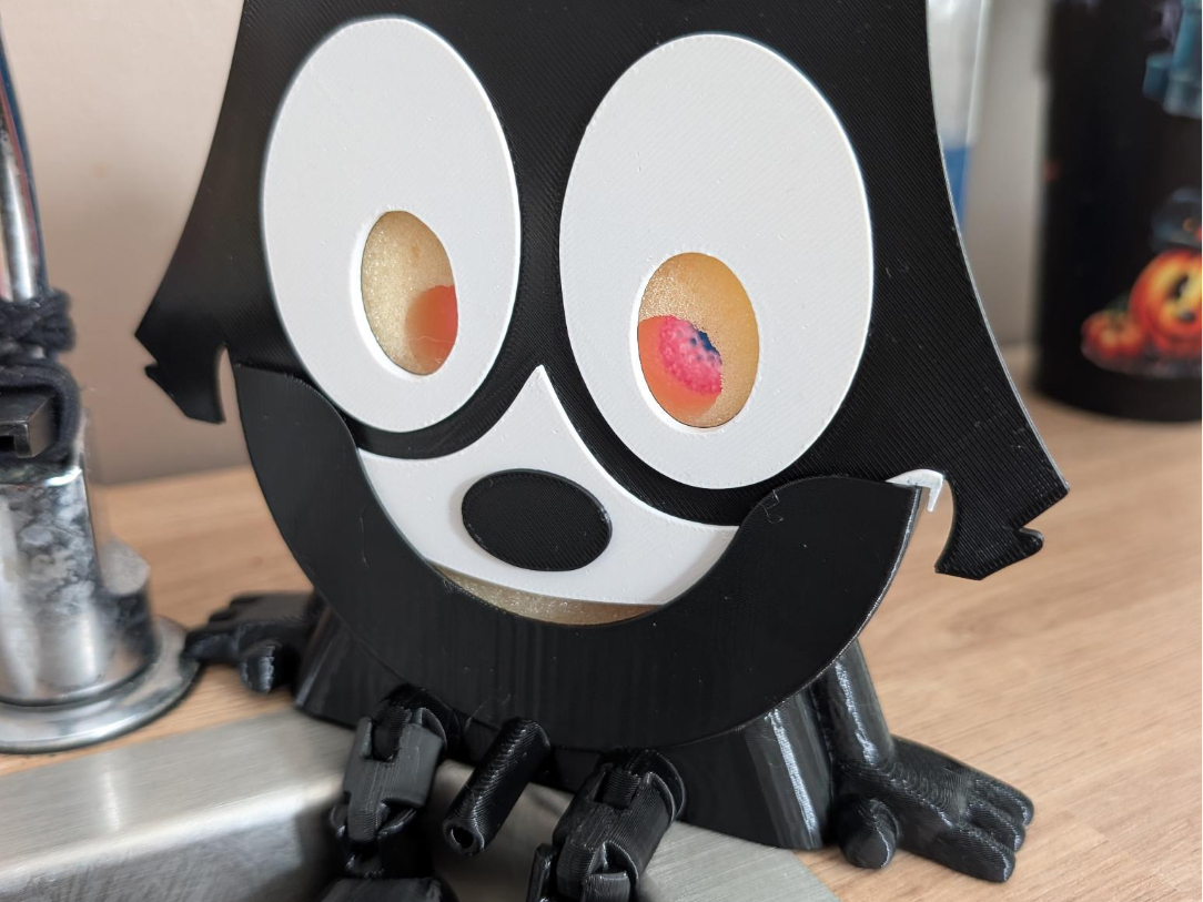 Felix the cat scrub daddy / mommy