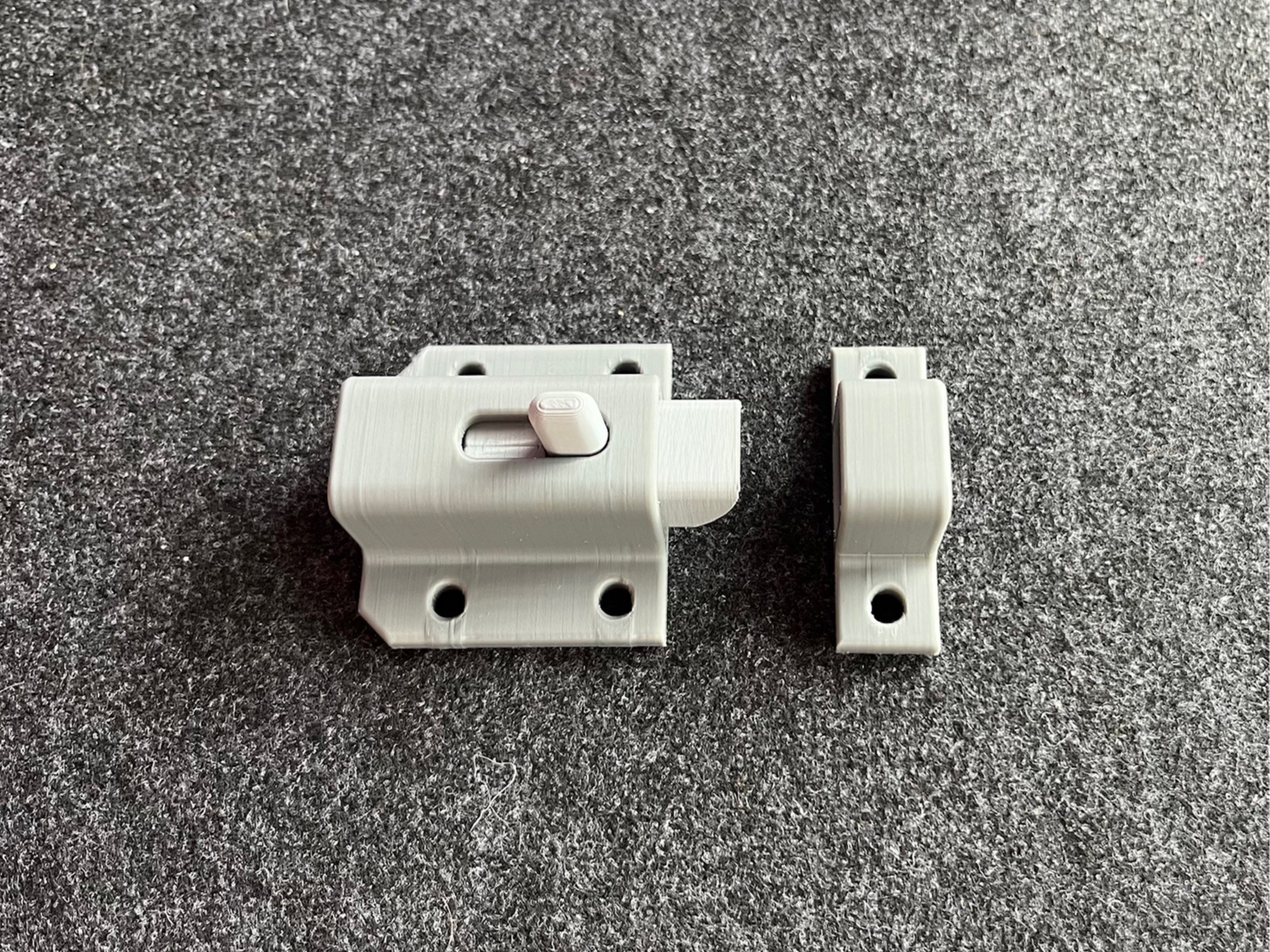 Springloaded sliding doorlock