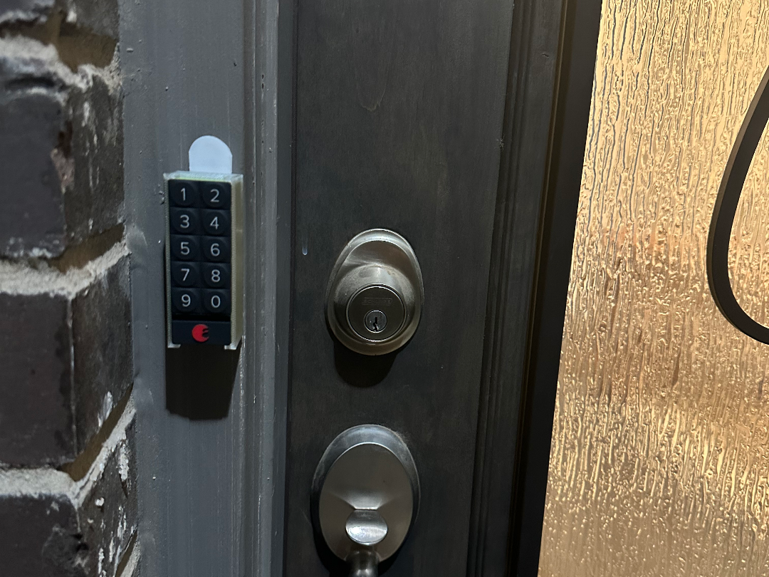 August Keypad Mount