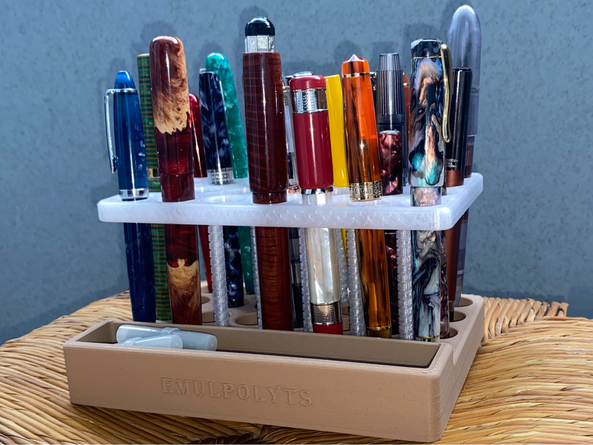 Pen holder (28 pens)