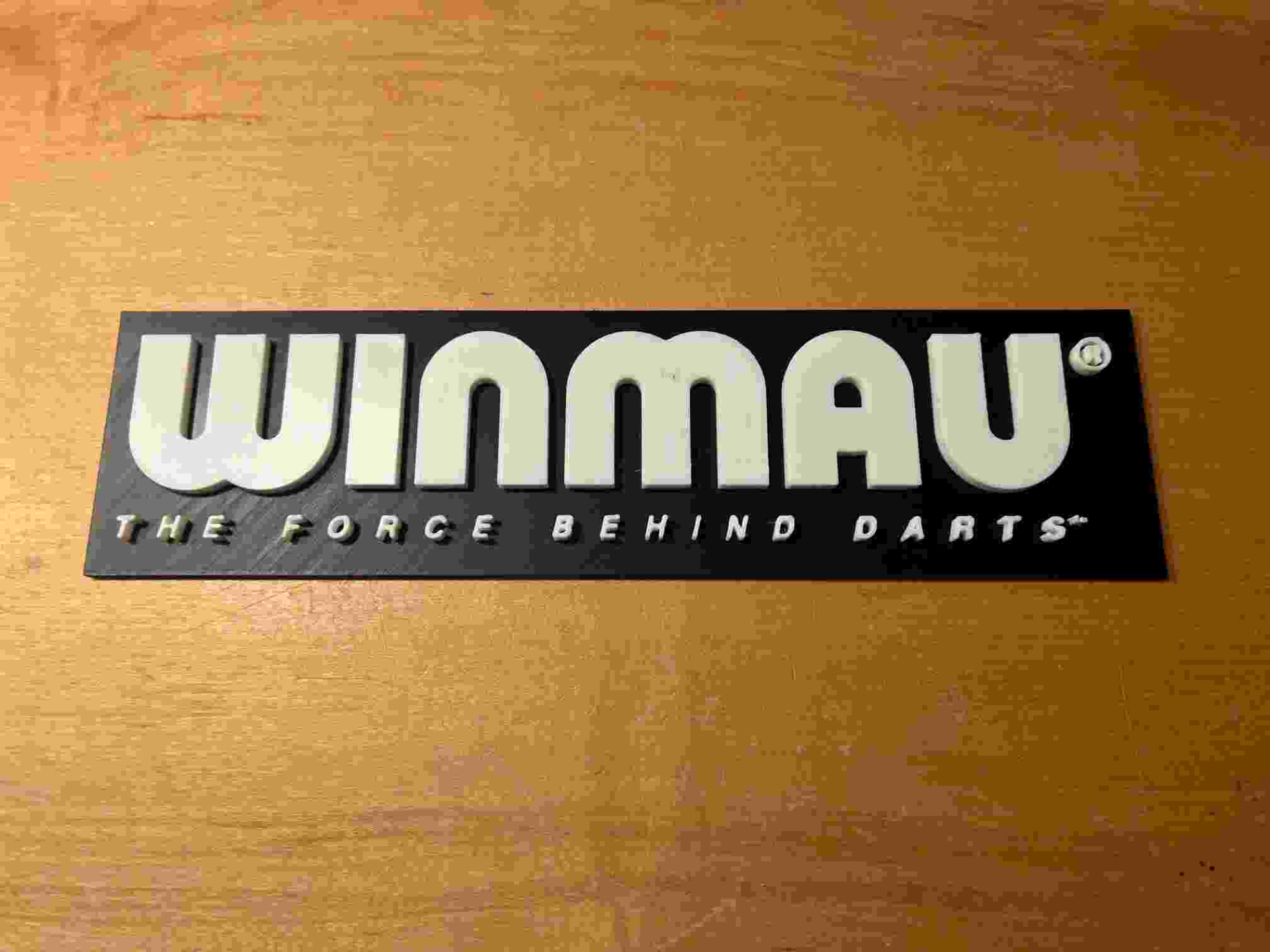 WINMAU Schriftzug auf Grundplatte für Dartwand