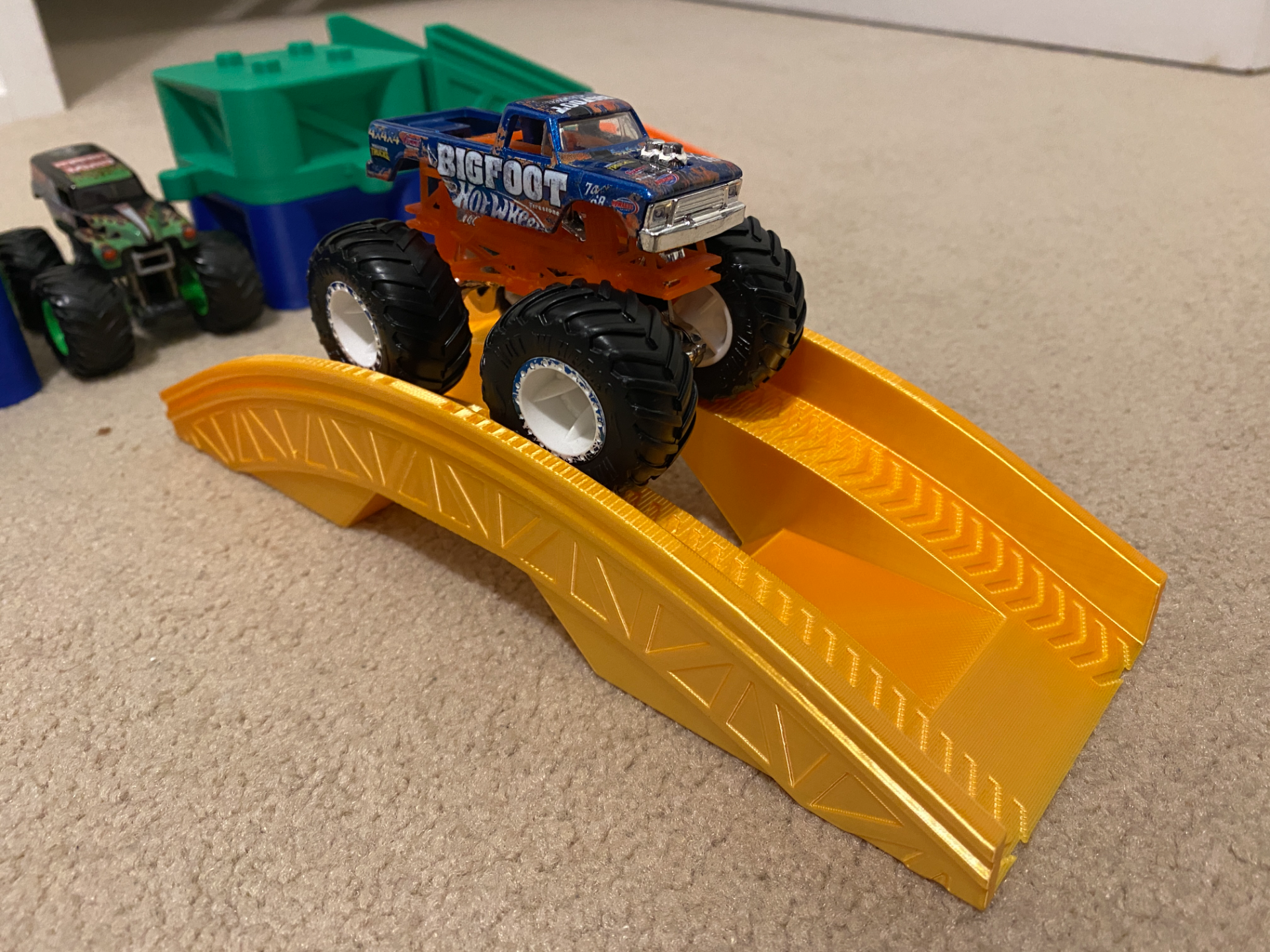 Modular 1:64 Monster Truck Ramp Set: Bridge