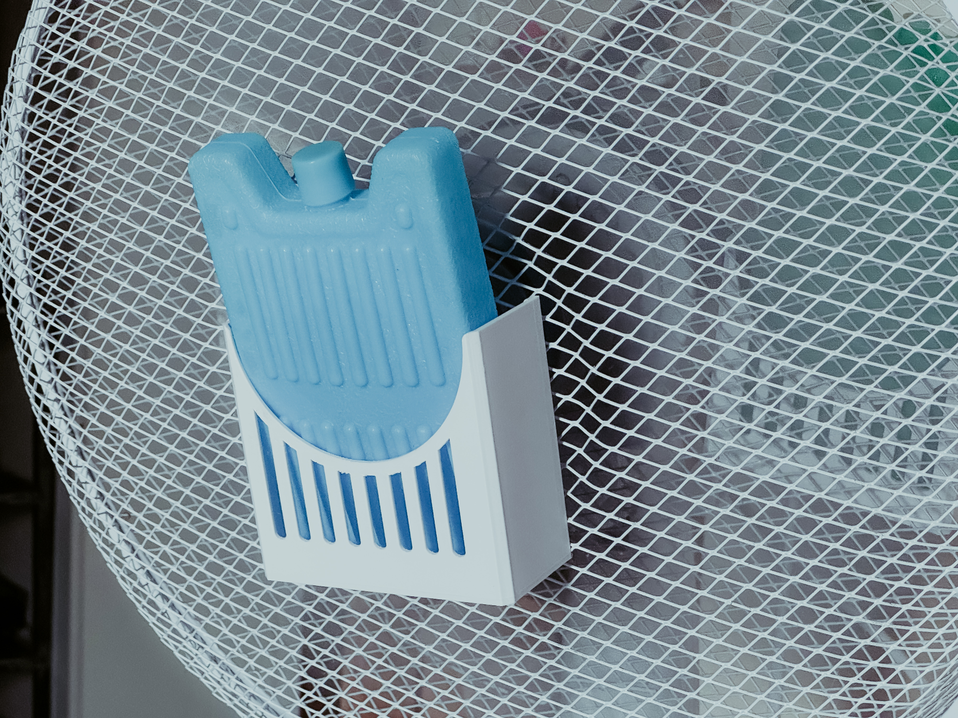 Kühlakkuaufnahme für Standventilator