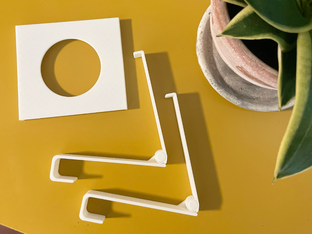 OutIn Airplane / Train Tray Table Holder