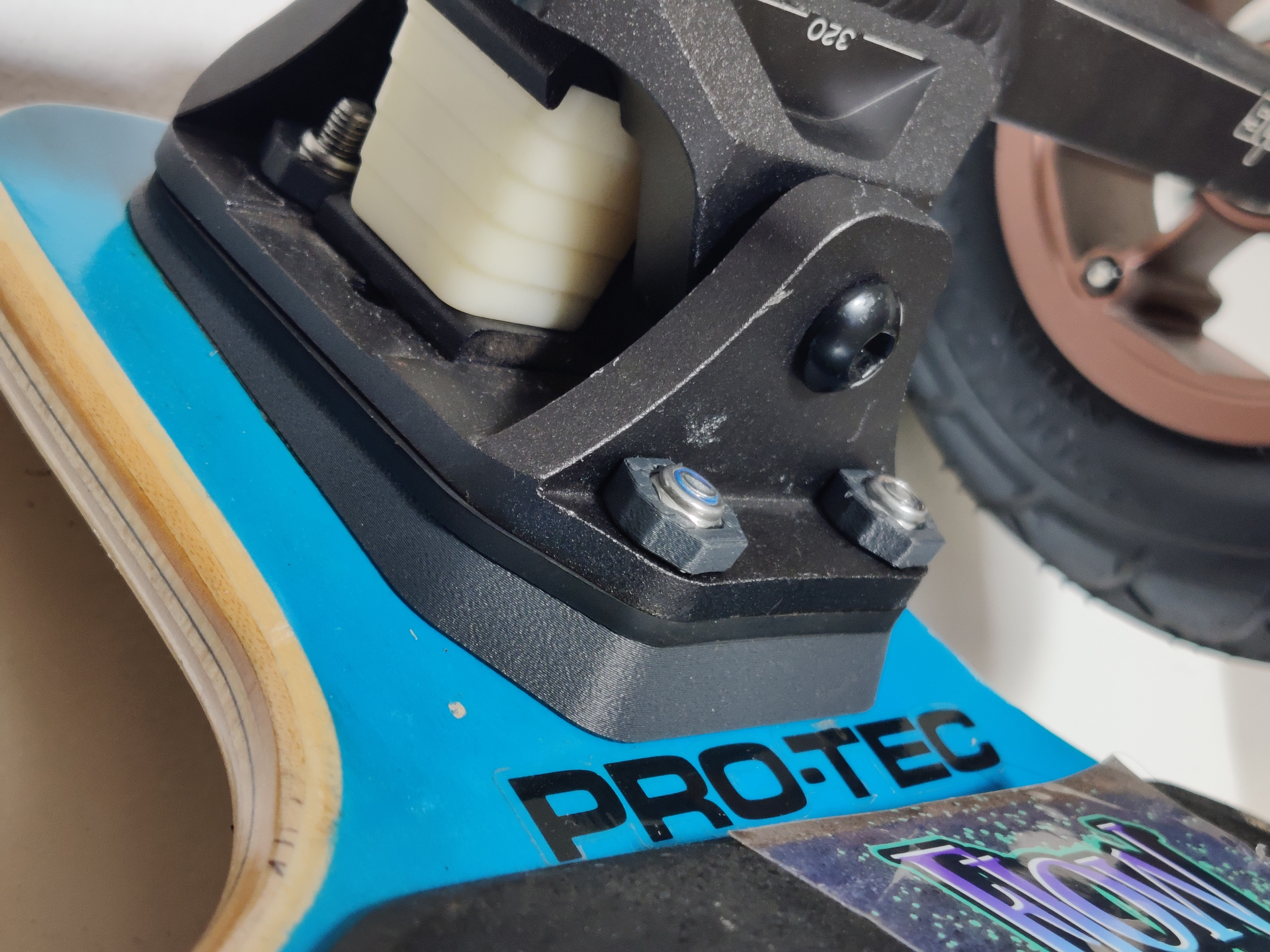 MBS Matrix 3 +5° Wedge Plus captive angled washers
