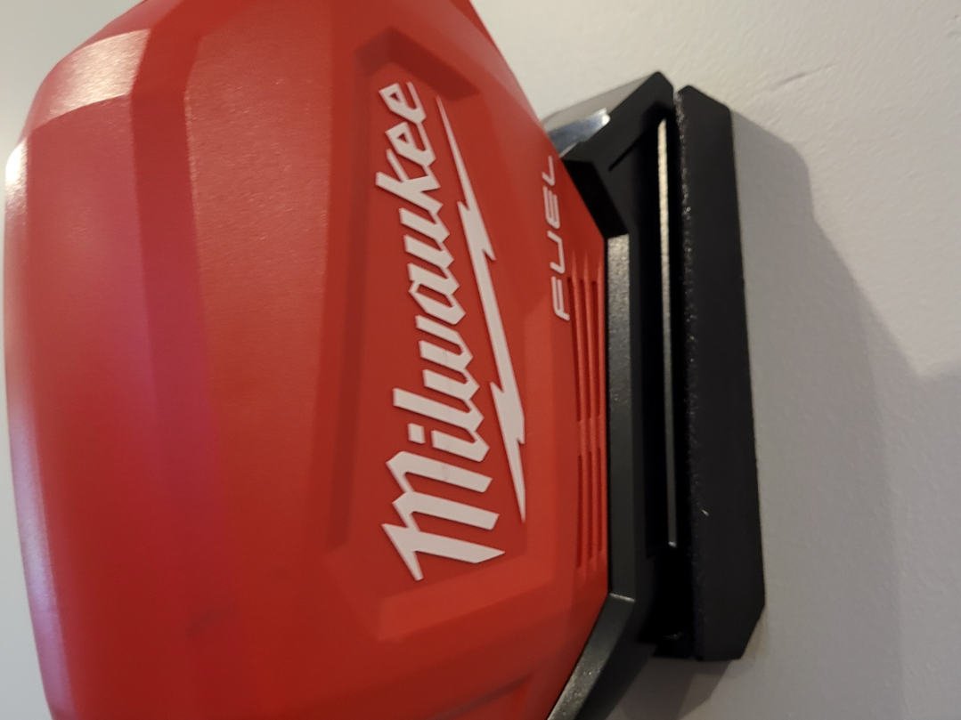 Milwaukee trimmer / pole saw wall mount