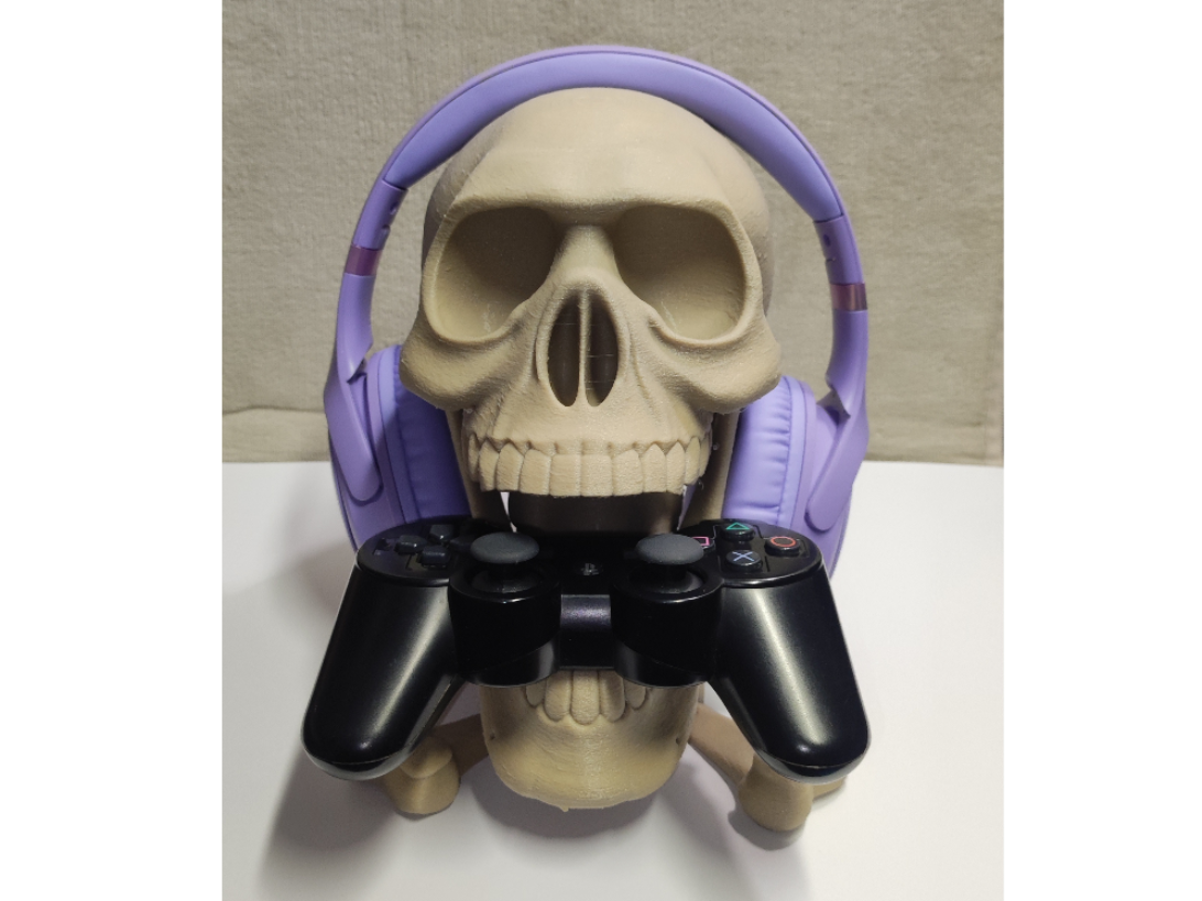 Skull, headphone stand and gamepad
