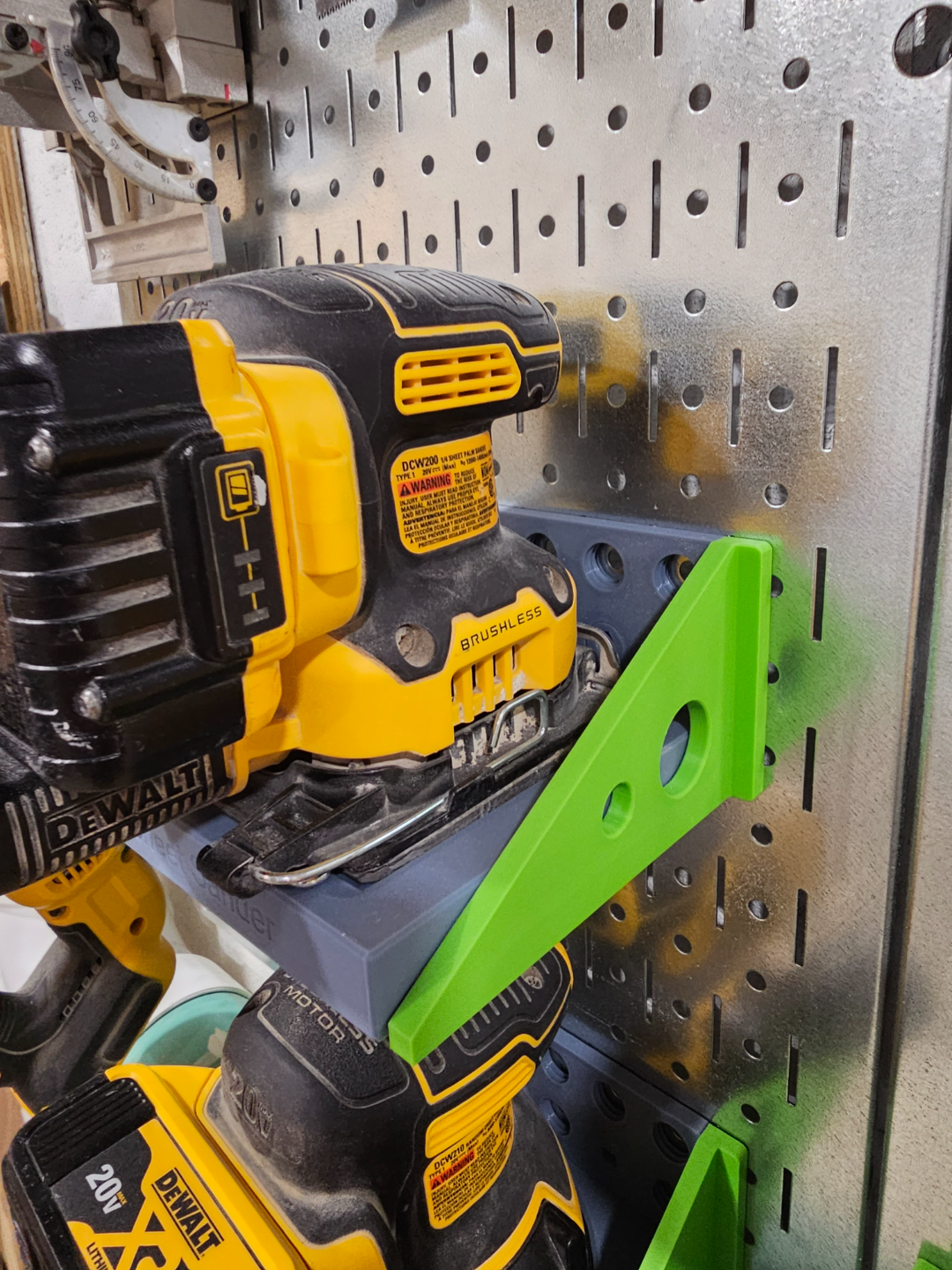 1/4 sheet sander wall control