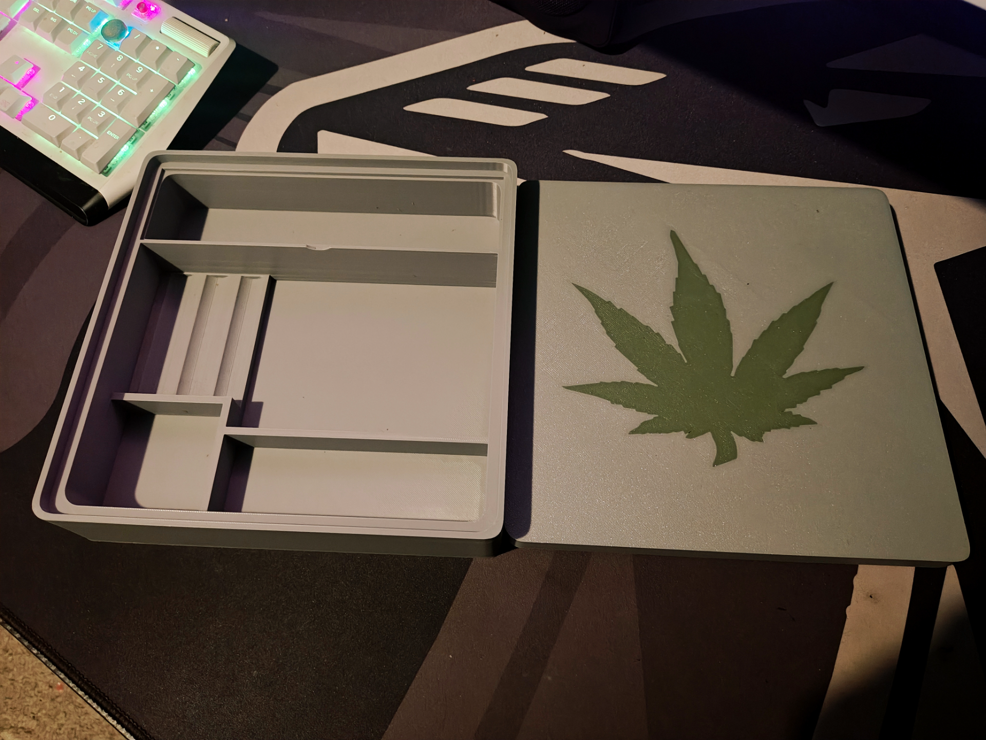 All-in-One Smoker’s Organizer Box-Rolling tray Lid