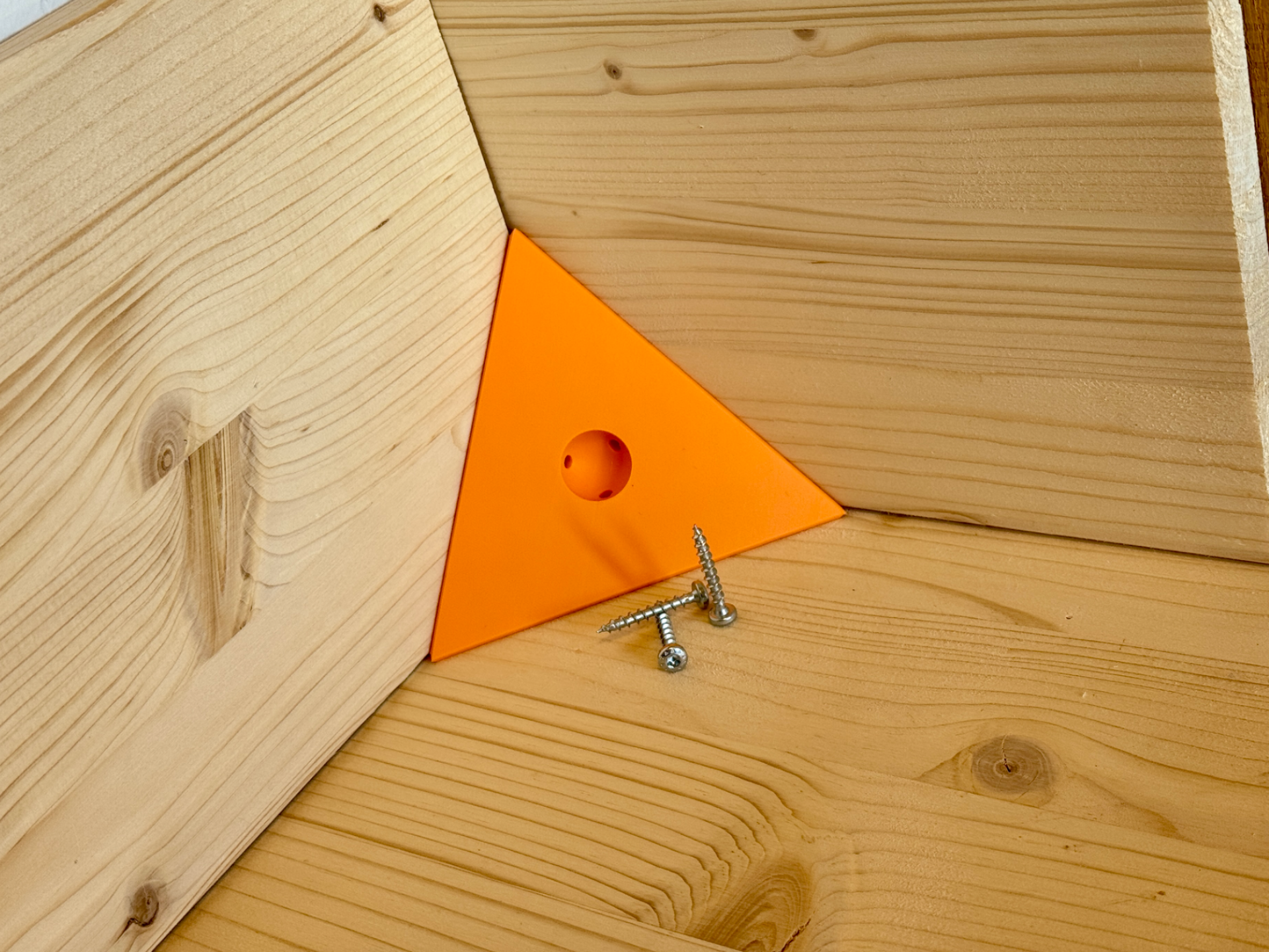 Corner bracket for furniture mounting