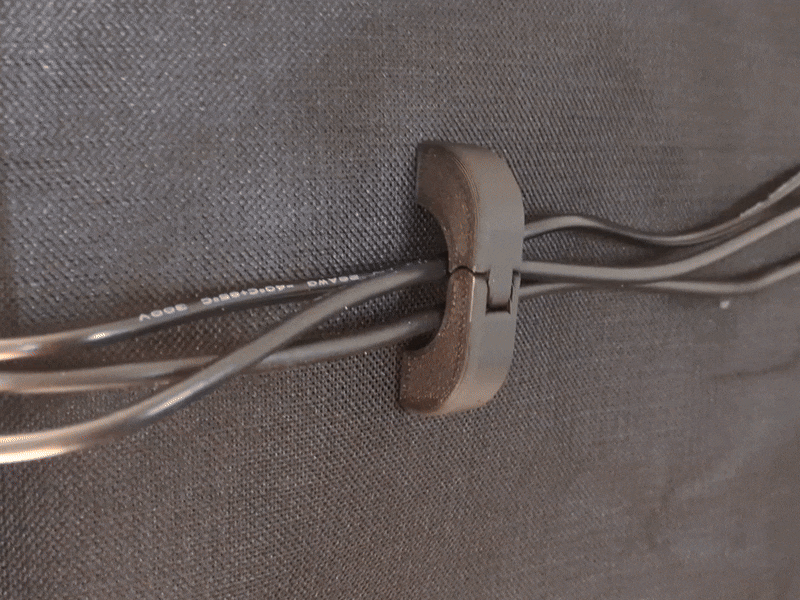 Magnetic hinge cable management for grow tent