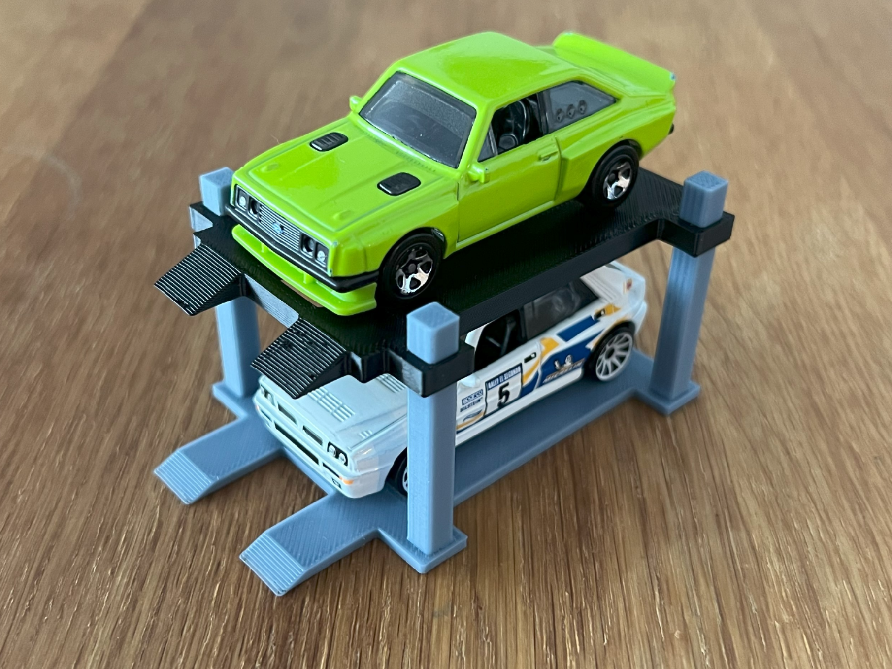 four-post CARLIFT Lifting platform 1/64 diorama