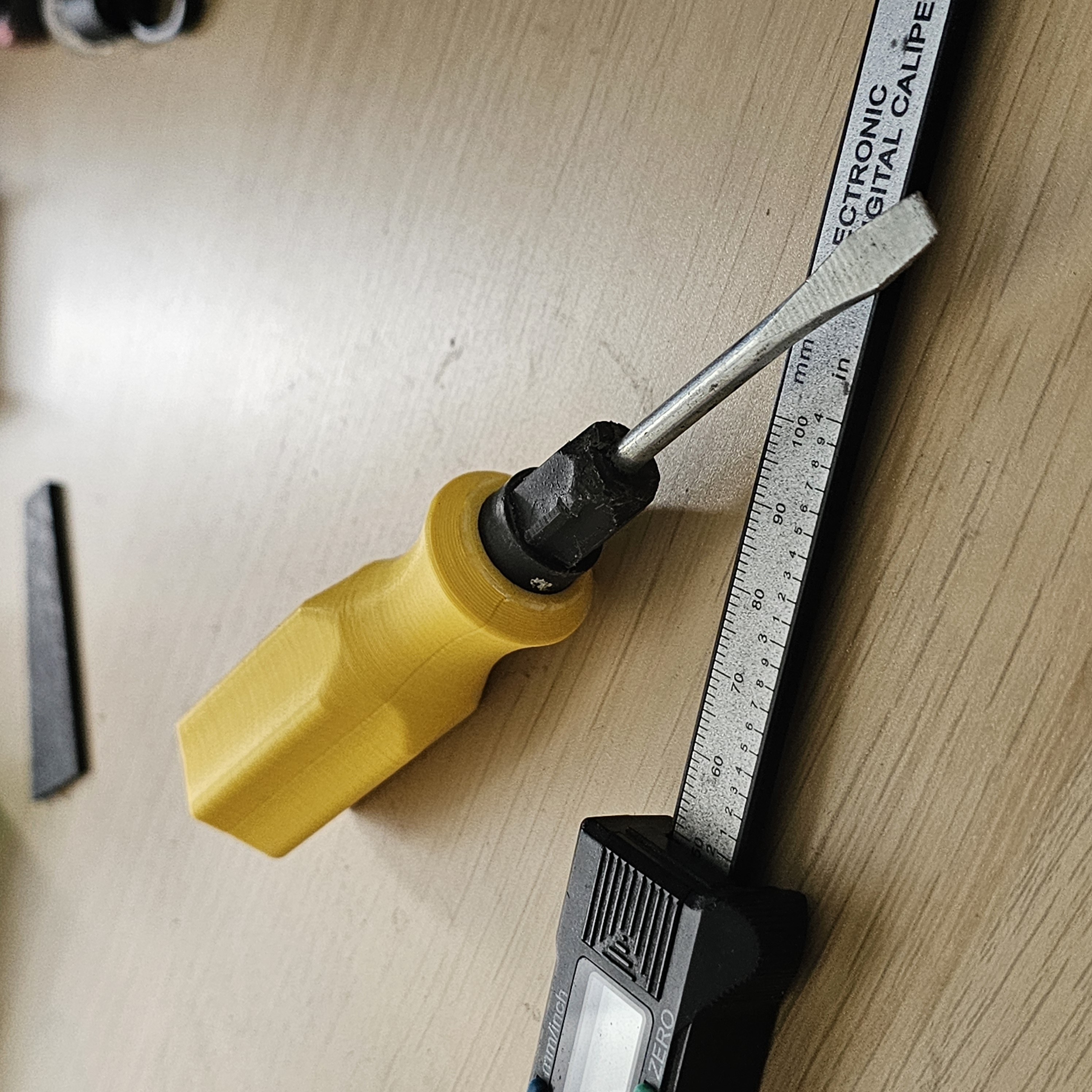 Replacement handle for yellow screwdriver
